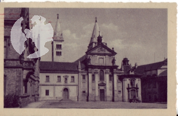 Hradčany - kostel sv. Jiří 1945 95 002 ●