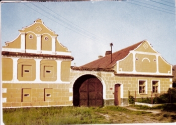 Komárov 1983 95 001 ●